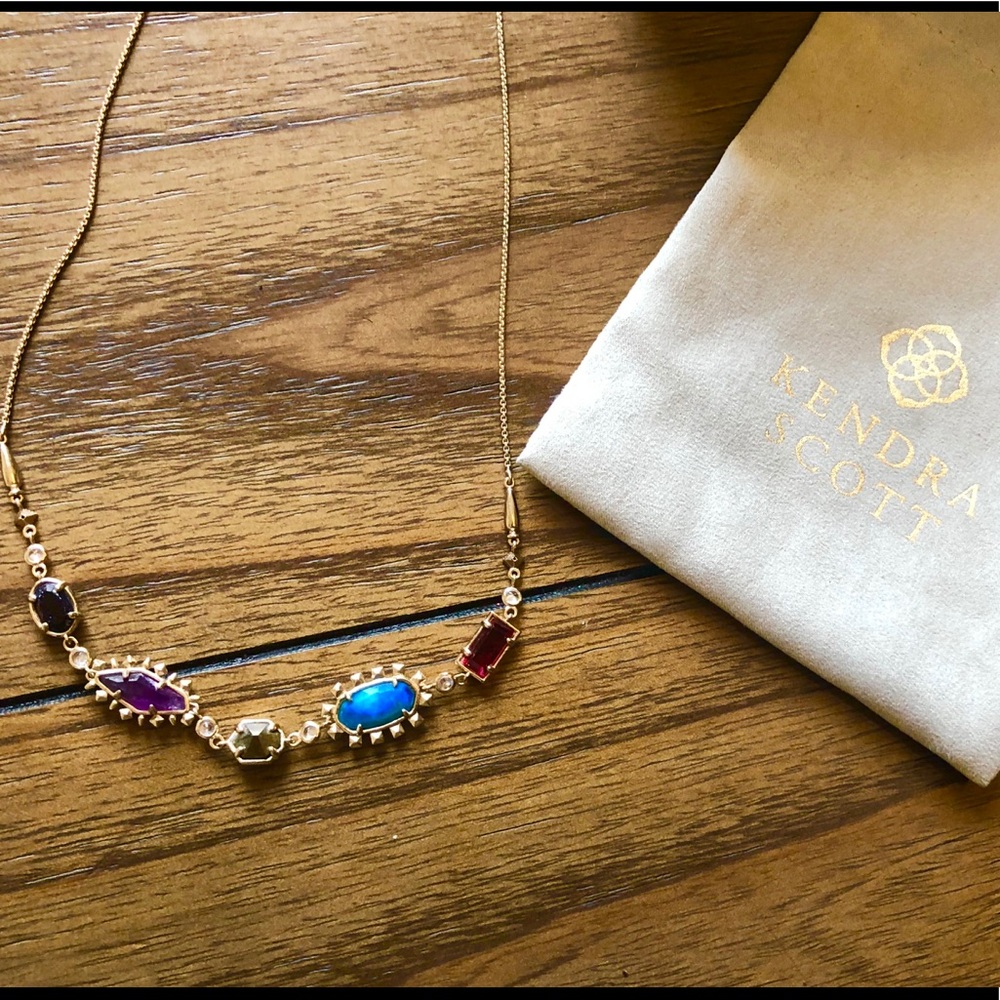 Kendra Scott necklace